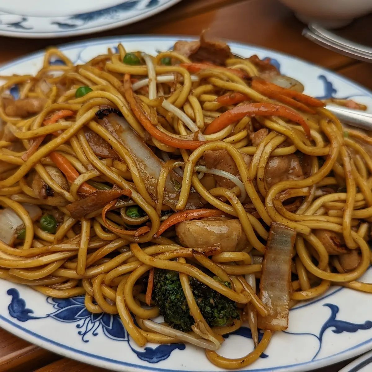 Gebratene Nudeln Mit Schweinefleisch - 猪肉炒面